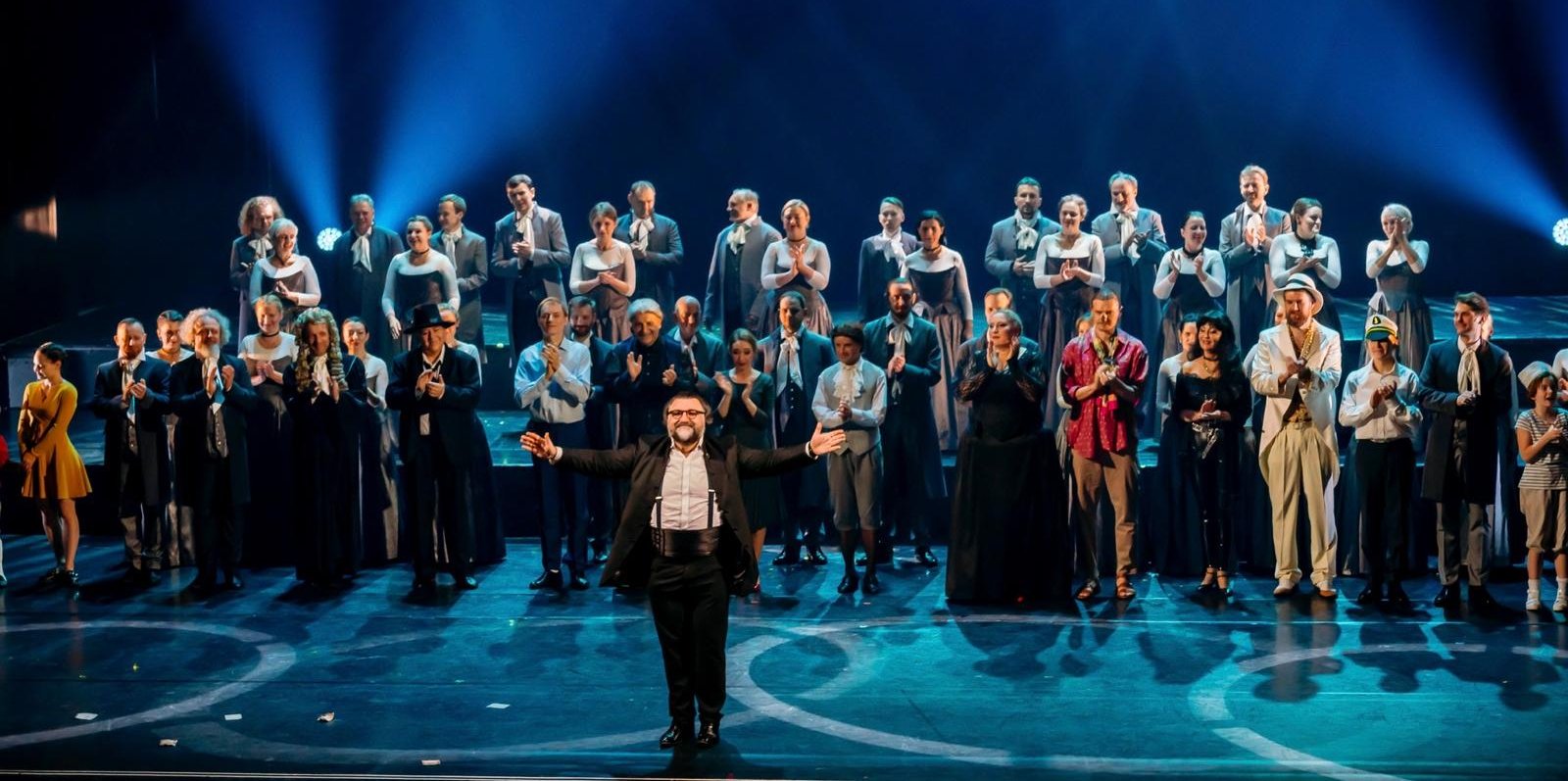 Georgios Balatsinos with the full cast at the Candide curtain call, Opera Wrocławska